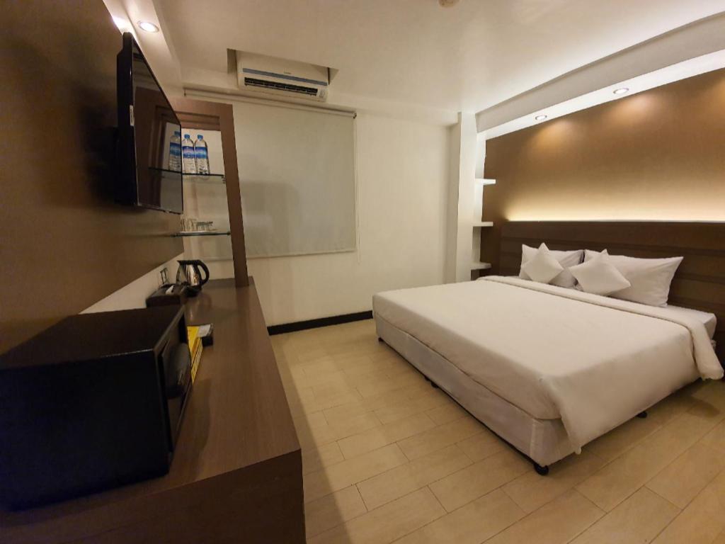 Clover City Center Plus Hotel Янгон Екстериор снимка