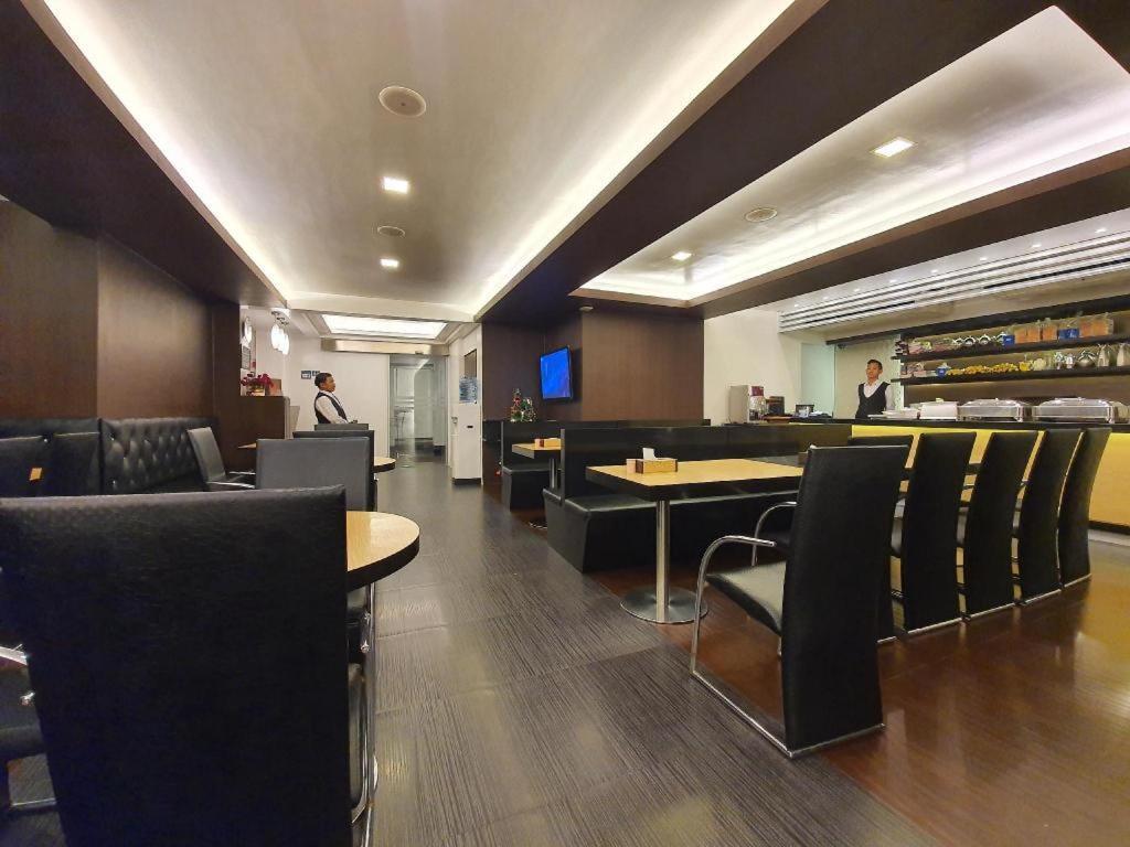 Clover City Center Plus Hotel Янгон Екстериор снимка