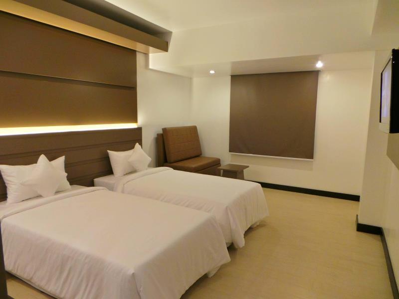 Clover City Center Plus Hotel Янгон Екстериор снимка