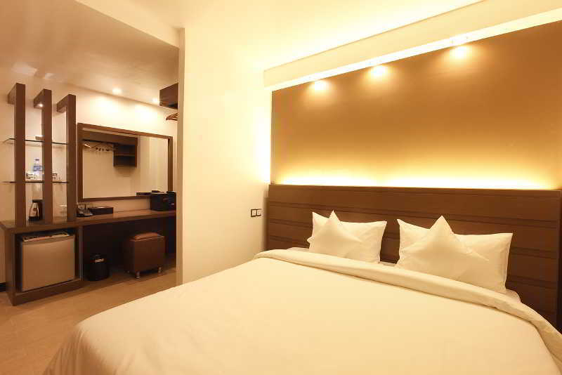 Clover City Center Plus Hotel Янгон Екстериор снимка