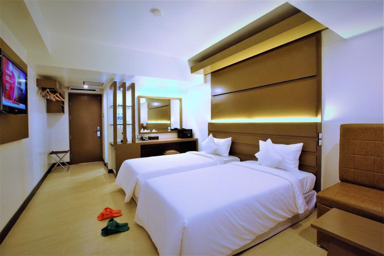 Clover City Center Plus Hotel Янгон Екстериор снимка