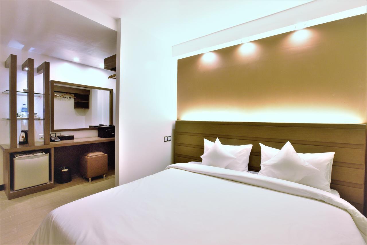 Clover City Center Plus Hotel Янгон Екстериор снимка