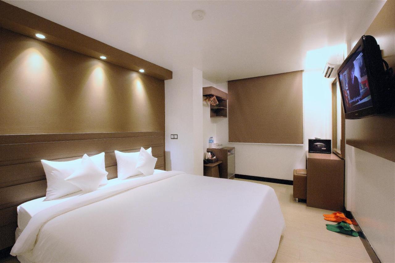Clover City Center Plus Hotel Янгон Екстериор снимка