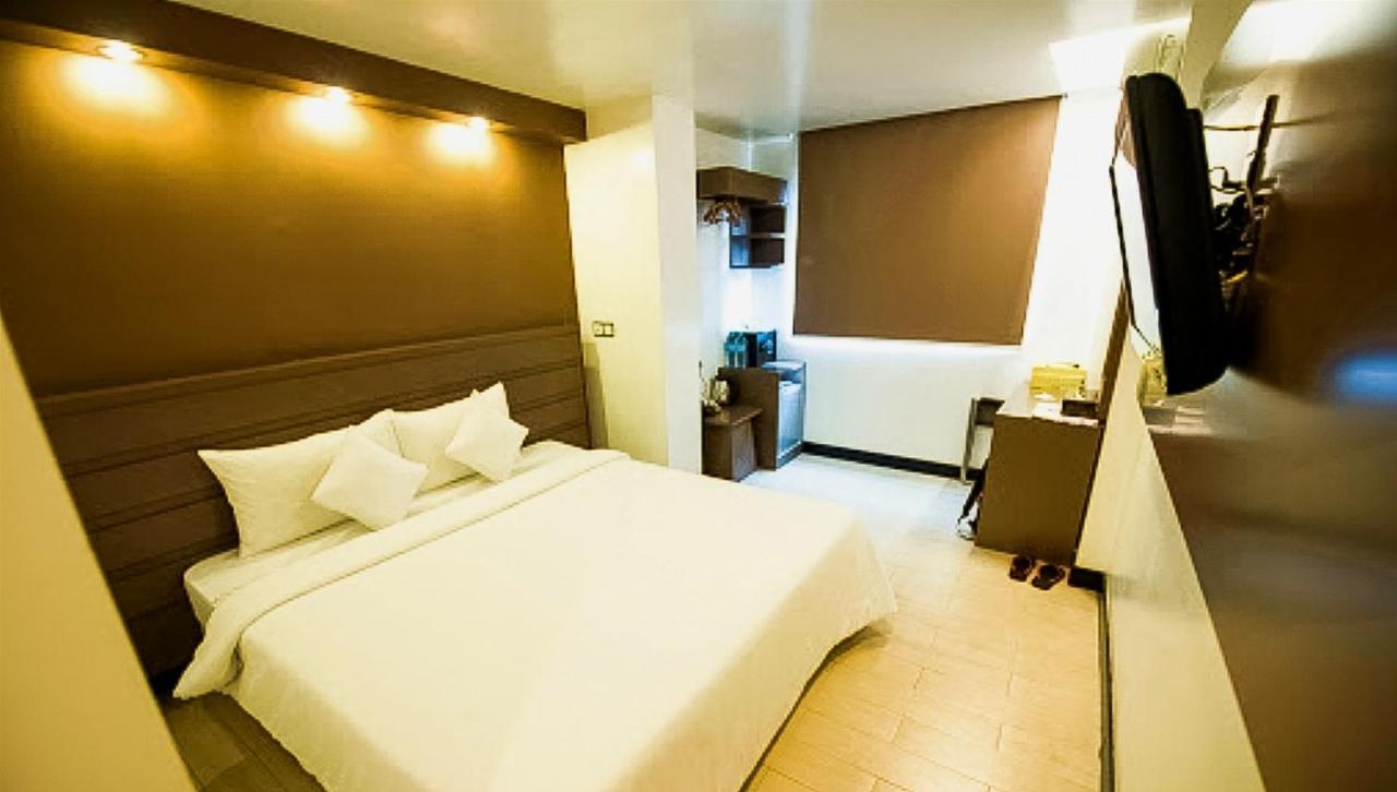Clover City Center Plus Hotel Янгон Екстериор снимка